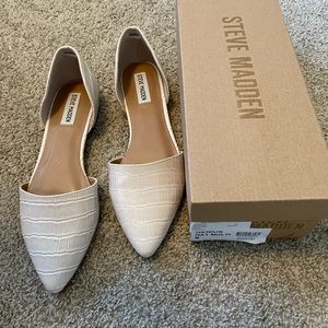 Steve Madden size 9 Flats- Cream Snake print
